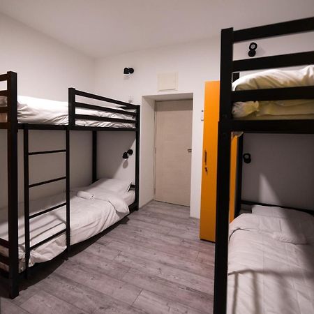 Hostel Evropa Nikšić Buitenkant foto