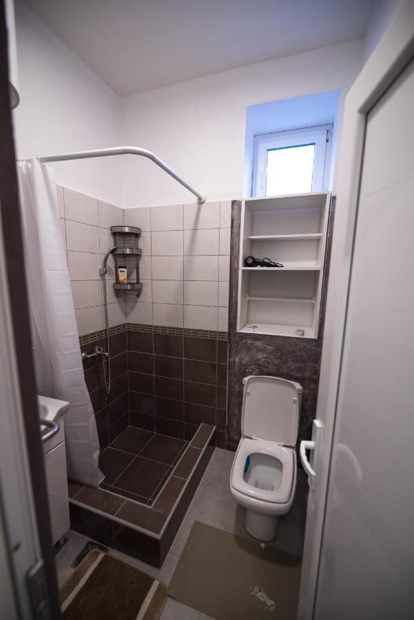 Hostel Evropa Nikšić Buitenkant foto