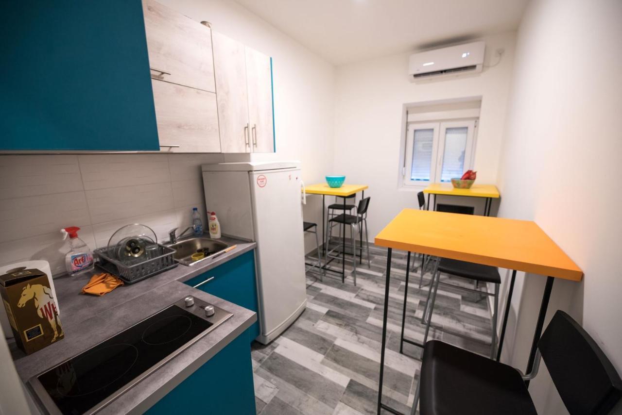 Hostel Evropa Nikšić Buitenkant foto