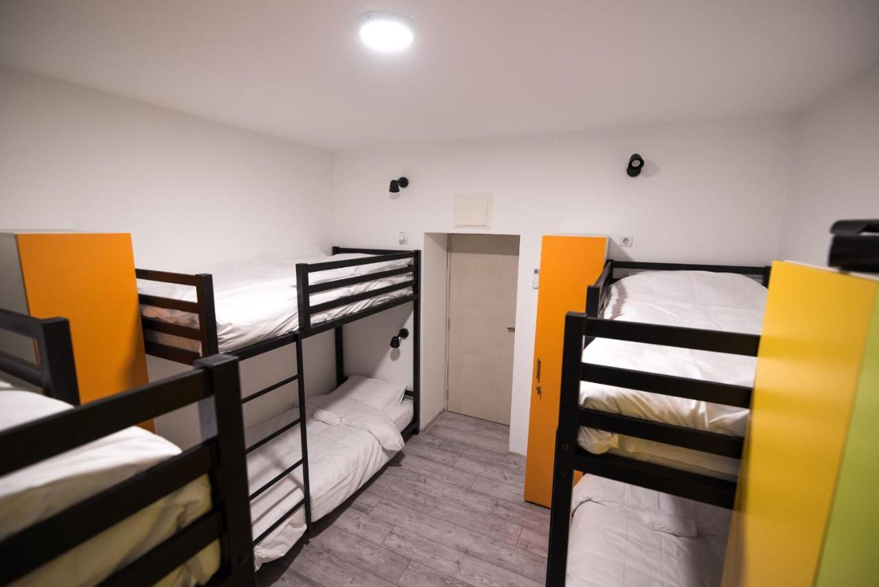 Hostel Evropa Nikšić Buitenkant foto