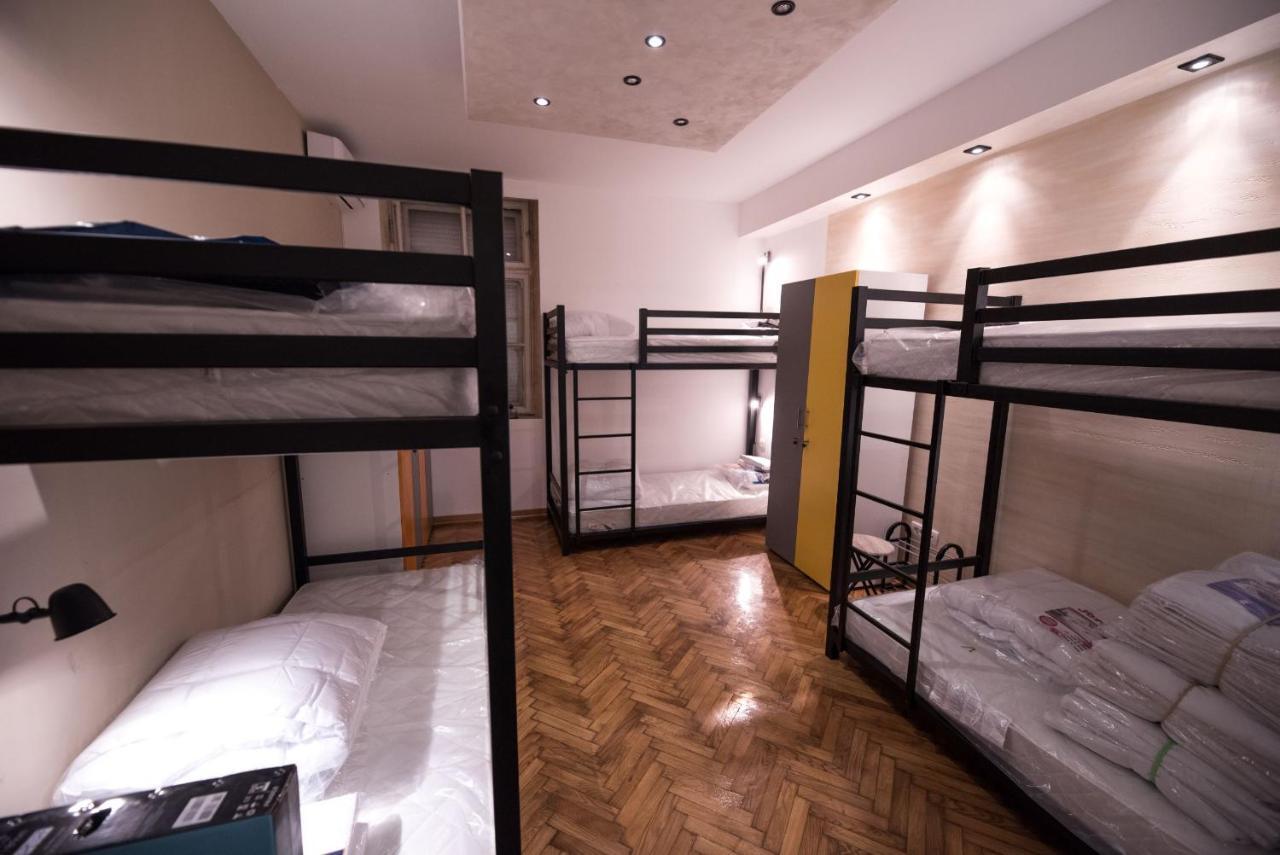 Hostel Evropa Nikšić Buitenkant foto