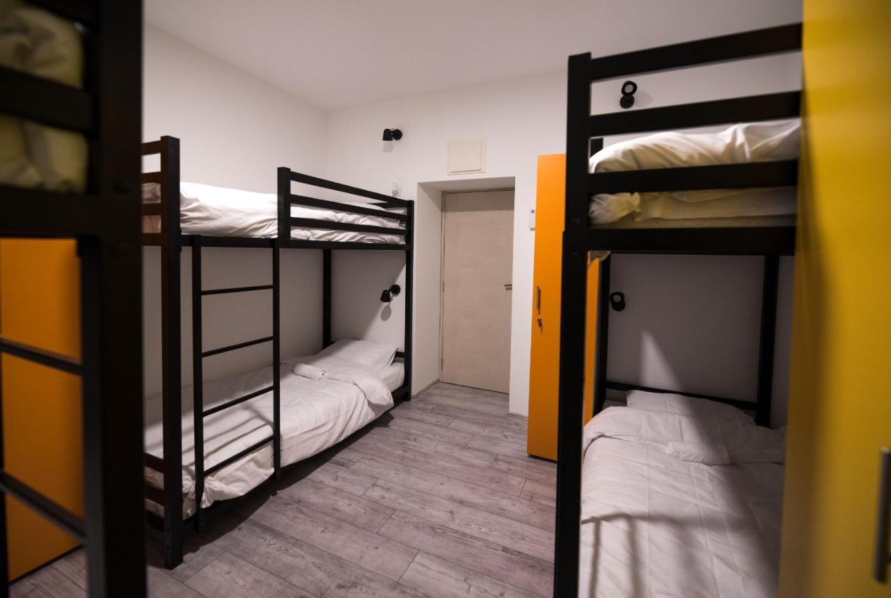 Hostel Evropa Nikšić Buitenkant foto