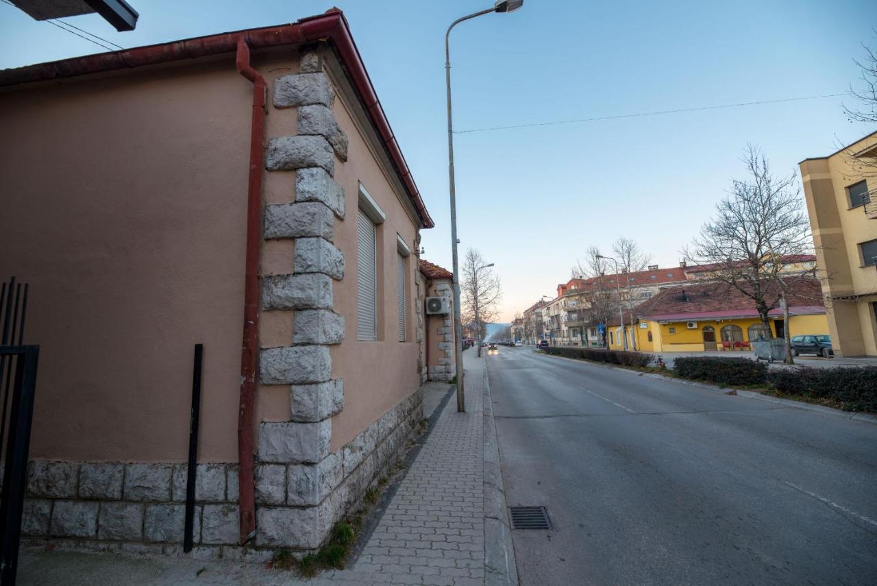 Hostel Evropa Nikšić Buitenkant foto