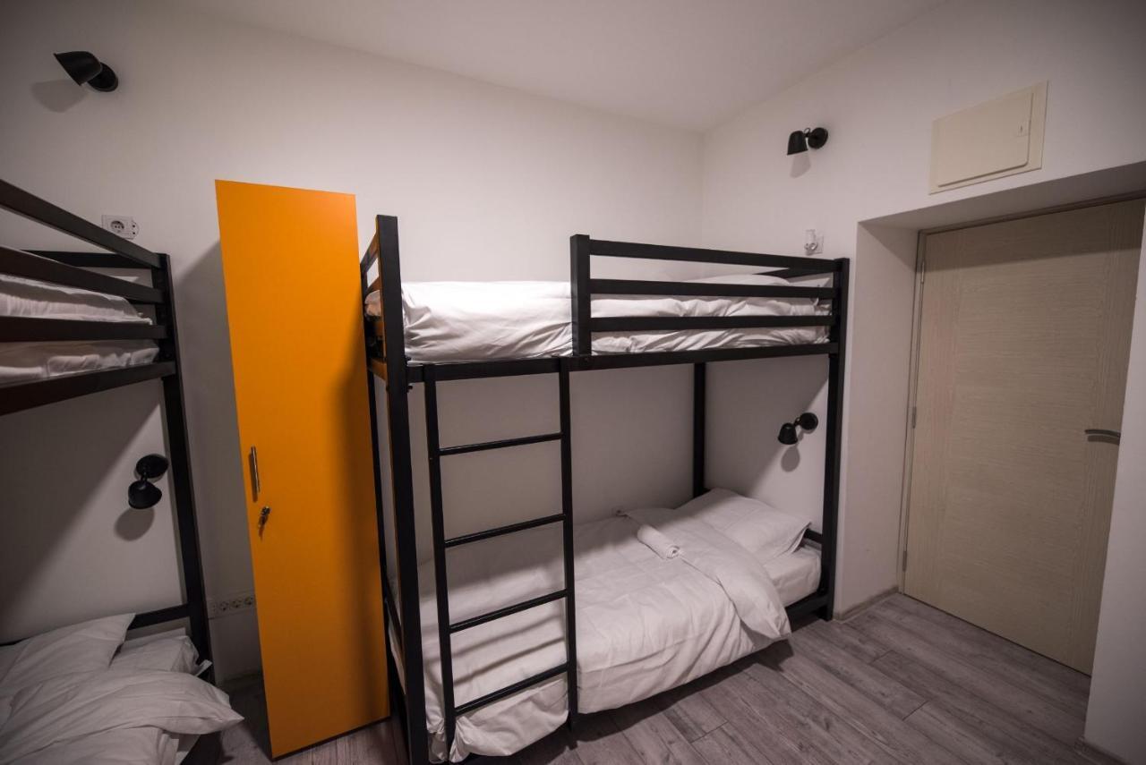 Hostel Evropa Nikšić Buitenkant foto