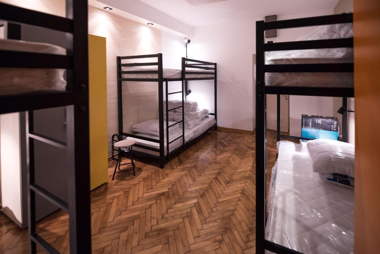 Hostel Evropa Nikšić Buitenkant foto