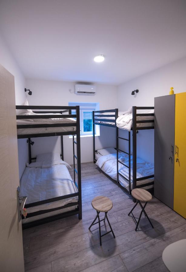 Hostel Evropa Nikšić Buitenkant foto
