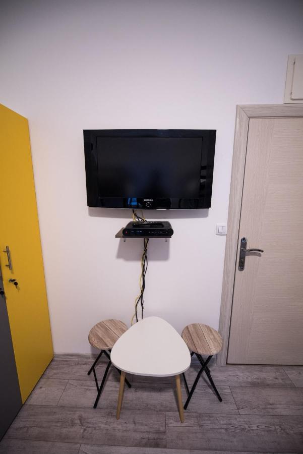 Hostel Evropa Nikšić Buitenkant foto