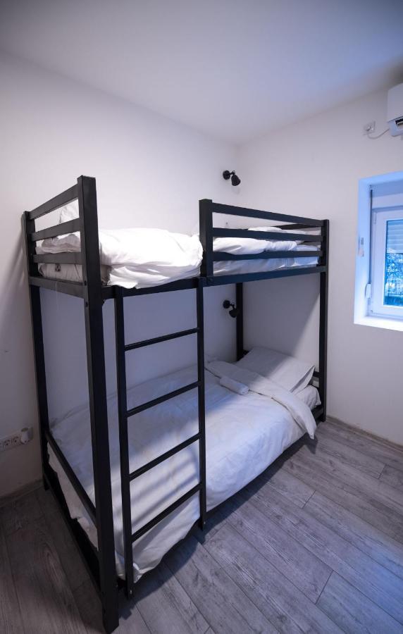 Hostel Evropa Nikšić Buitenkant foto