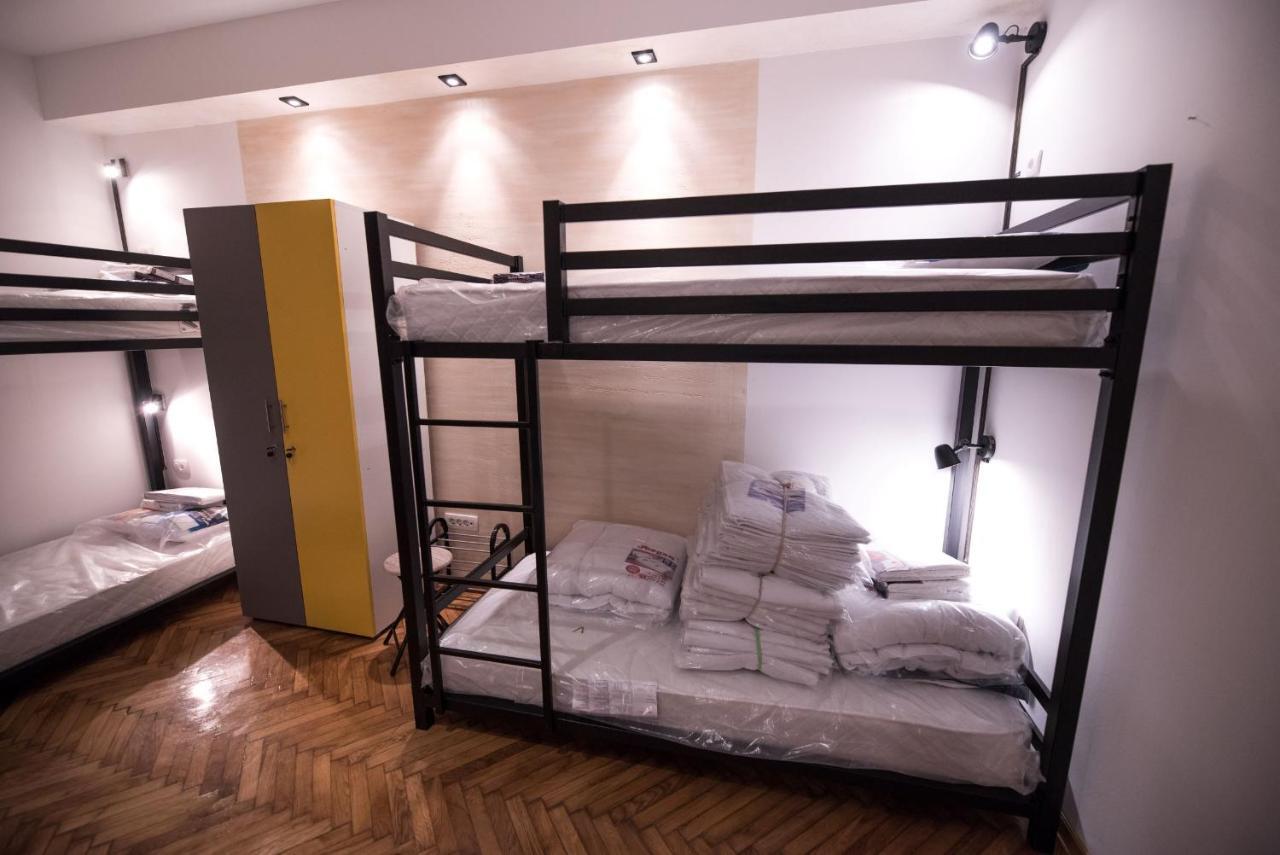 Hostel Evropa Nikšić Buitenkant foto